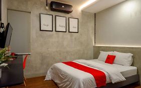 Reddoorz Plus Near Kawasan Sam Poo Kong Semarang